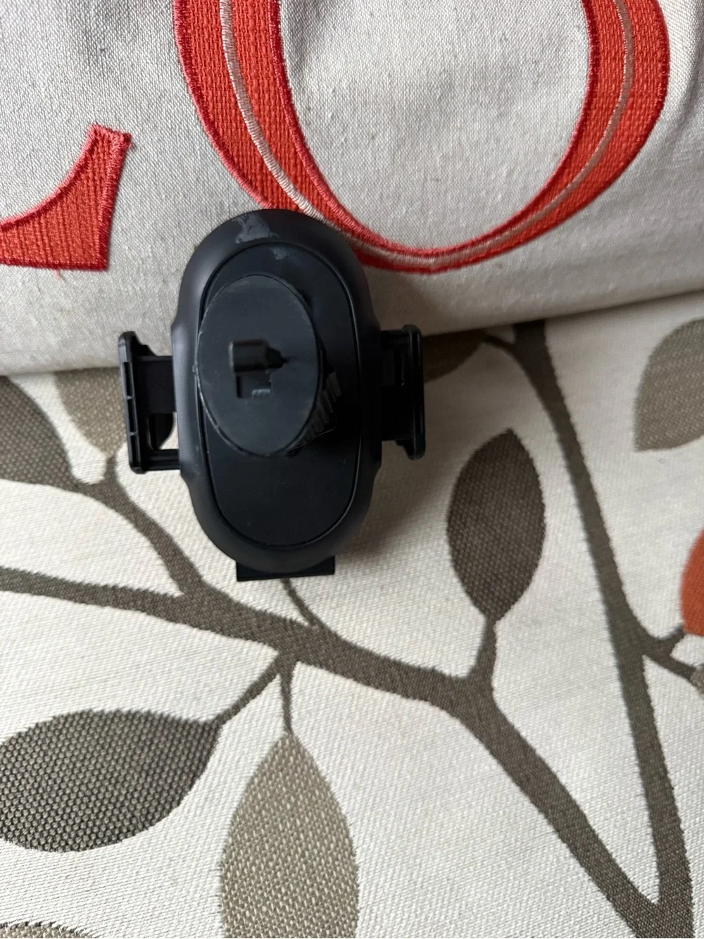 MURACASE Carbon Fiber Wireless Car Phone Mount - Black